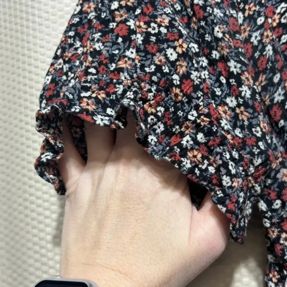 Paper Crane Black Floral Ruffle Sleeve Crop Top Blouse Women's Size Large - Picture 2 of 8